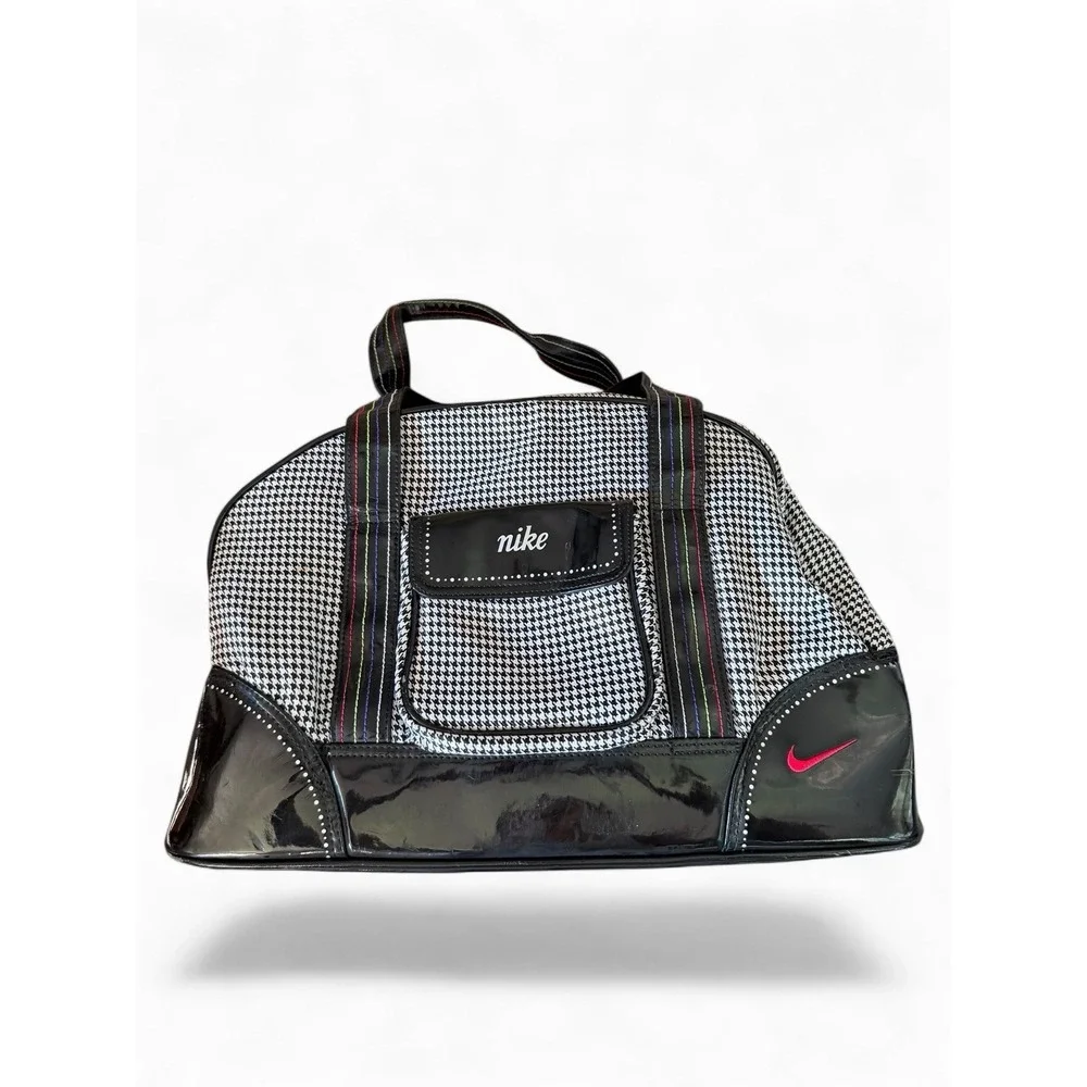 Nike Herringbone Duffel Bag Gym Carryon Overnight Black White Travel Purse Wrist